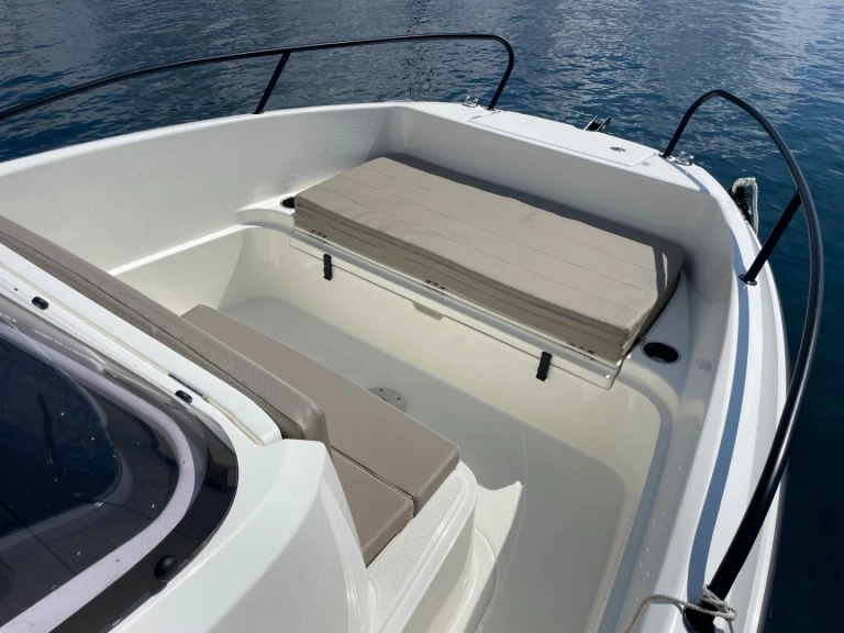 Motorboat hire in Cavalaire-sur-Mer - Quicksilver Quicksilver 605 Activ Open