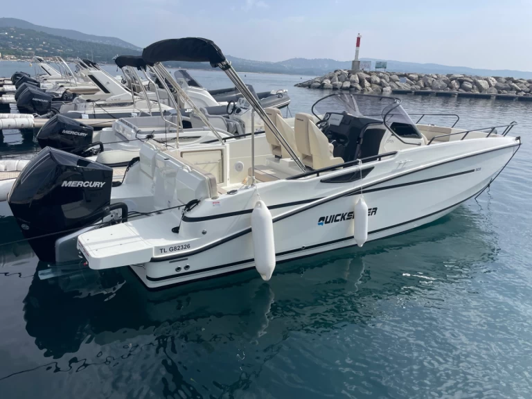 Yacht hire Cavalaire-sur-Mer cheap QUICKSILVER 805