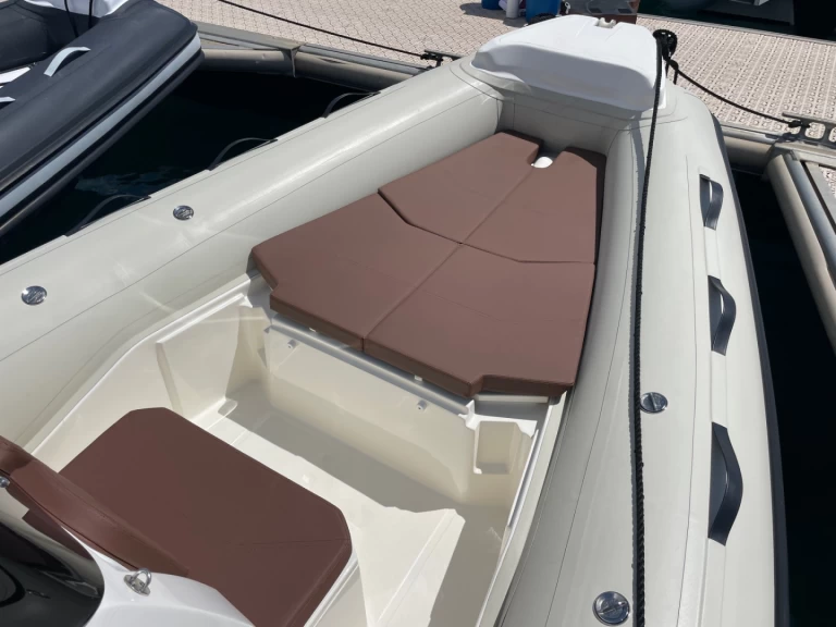 Hire a Joker Boat Coaster 580 Cavalaire-sur-Mer