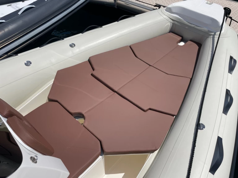 Yacht hire Cavalaire-sur-Mer cheap Coaster 580