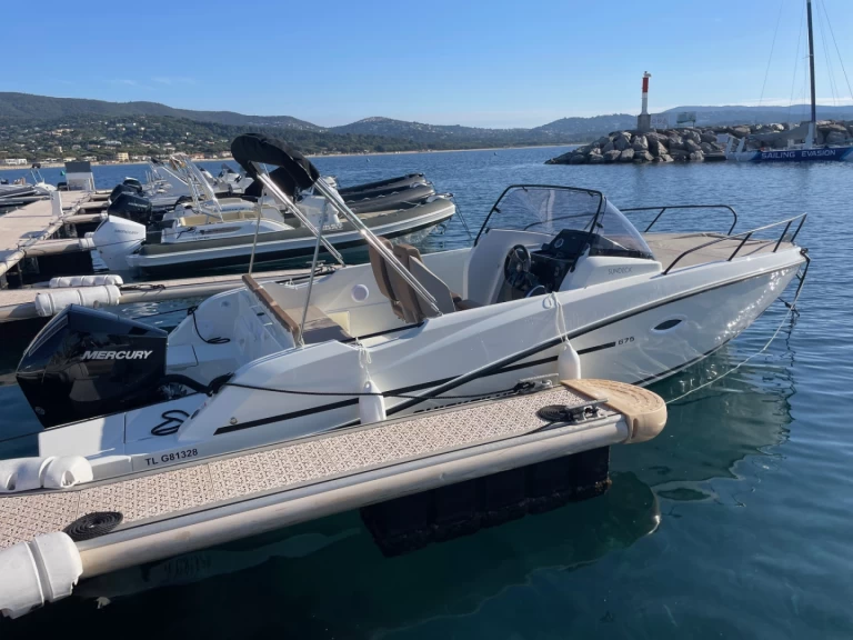 Motorboat hire in Cavalaire-sur-Mer - Quicksilver Activ 675 Sundeck