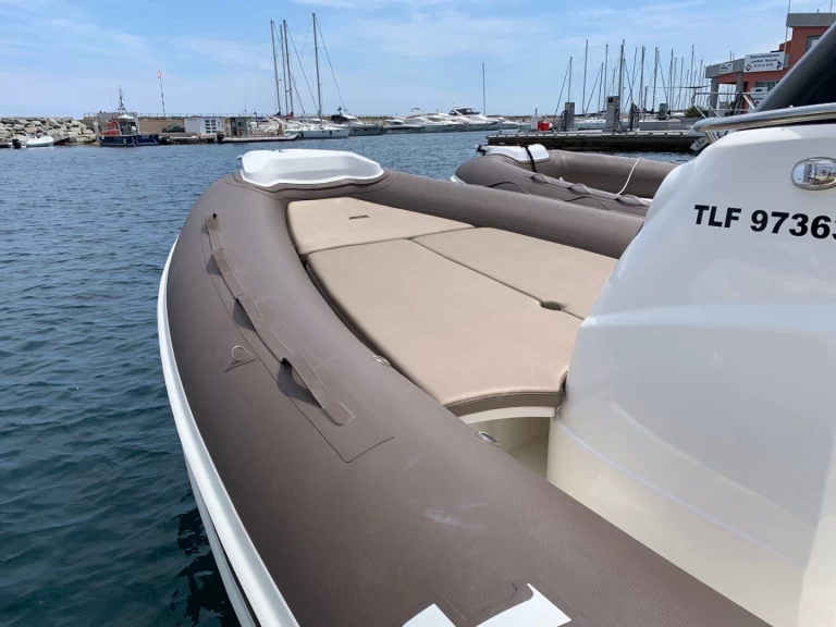 RIB hire in Cavalaire-sur-Mer - Joker Boat Clubman 24