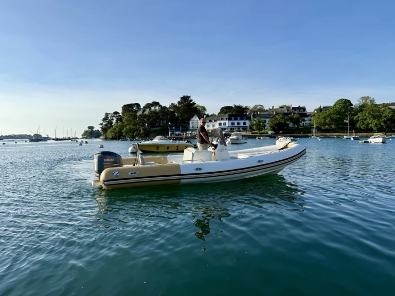 Hire RIB Zodiac with a boat licence