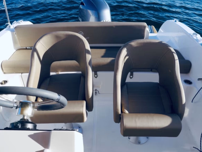 Yacht hire Combrit cheap Pacific Craft 670 Open