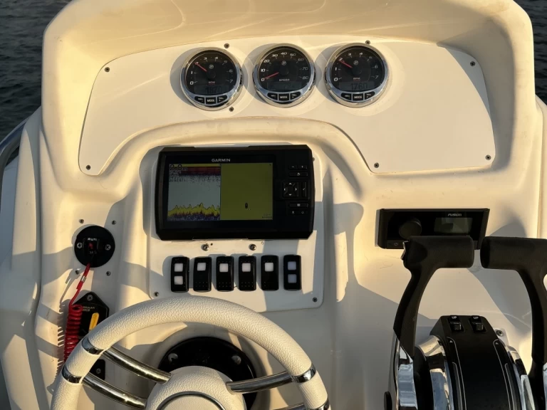 Hire a Nuova Jolly Prince 28 Grand Piquey