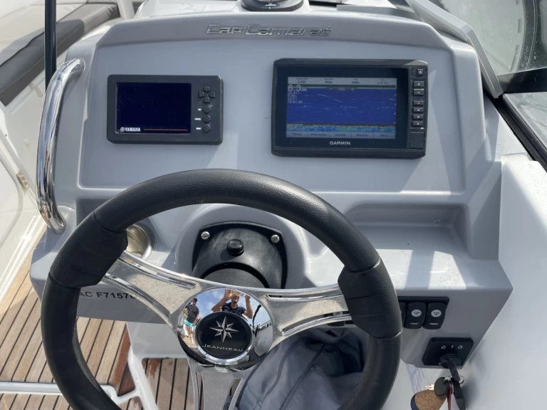 Charter a Jeanneau Cap Camarat 6.5 BR Serie 2 in Grand Piquey on Samboat