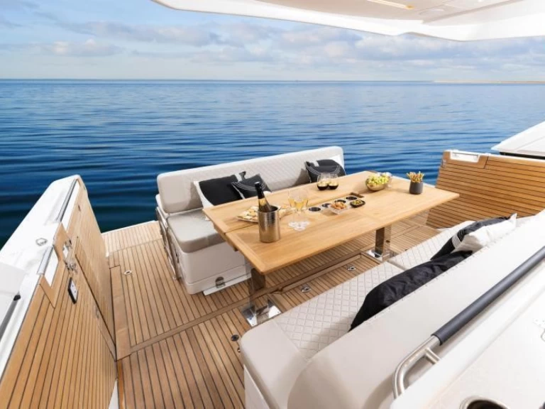 Motorboat hire in Sorrento - Jeanneau db 43