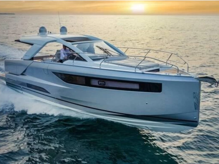Hire Motorboat Jeanneau with a boat licence