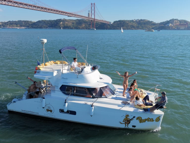 Hire Motorboat with or without skipper Fountaine Pajot Lisbon
