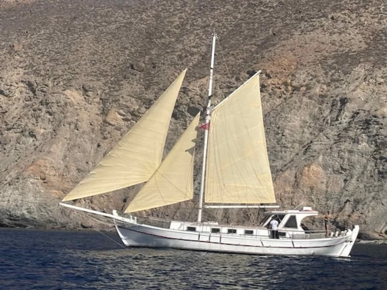 Hire Sailboat Custom with a boat licence