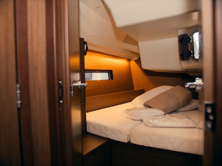 Sailboat hire in Olbia - Bénéteau Oceanis 40.1