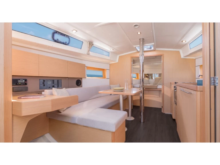 Yacht hire Olbia cheap Oceanis 38 (3/2)