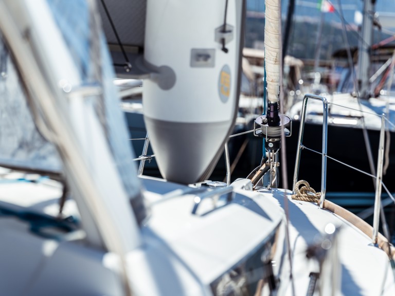 Charter a Bénéteau Oceanis 38 in Olbia on Samboat