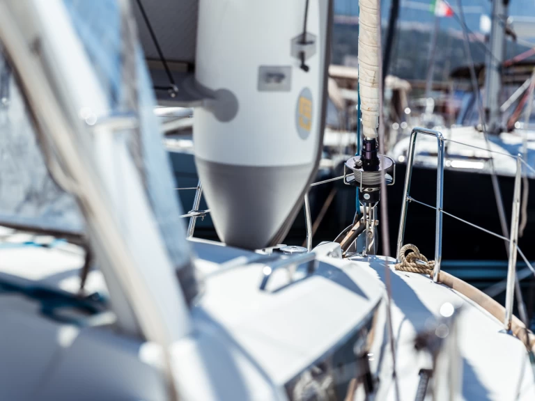 Charter a Bénéteau Oceanis 38 in Olbia on Samboat