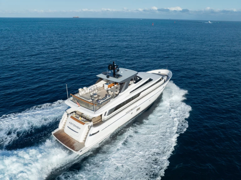 Luxury Yacht to hire Miami at the best price