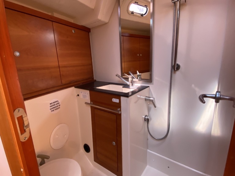 Hire a Hanse Hanse 430e Pula