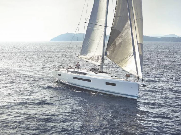 Hire Sailboat with or without skipper Jeanneau Lávrio