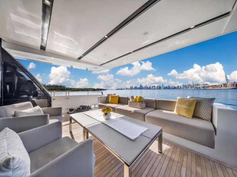 Charter a San Lorenzo SL97 in Miami on Samboat