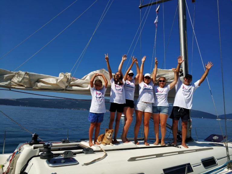 Charter a Dufour Dufour 405 in Tivat on Samboat