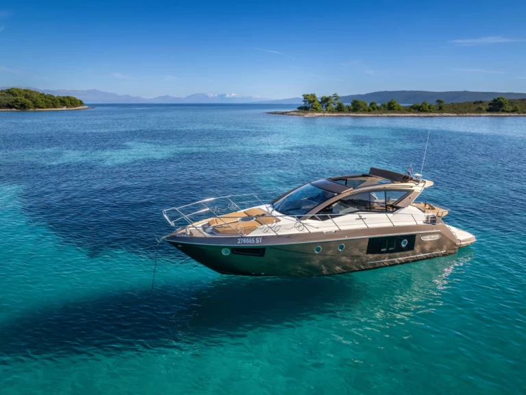 Yacht hire Split cheap M 44 Hard Top