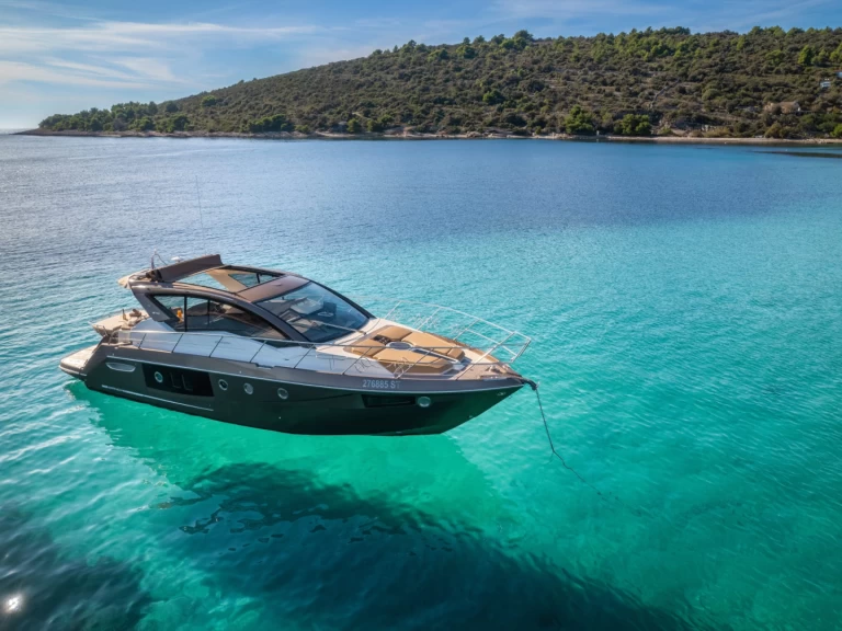 Motorboat hire in Split - Cranchi M 44 Hard Top