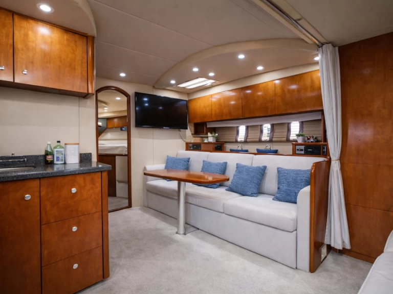 Luxury Yacht hire in Coco Bay - Cruiser Yachts 400 Express