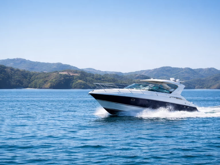 Hire Luxury Yacht with or without skipper Fairline Coco Bay