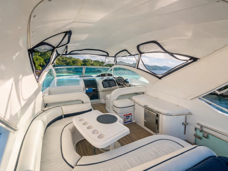 Luxury Yacht to hire Coco Bay at the best price