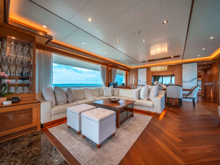 Luxury Yacht hire in New England - Horizon MIDNIGHT MOON