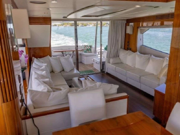 Yacht charter Miami Beach - Sunseeker Asha on SamBoat