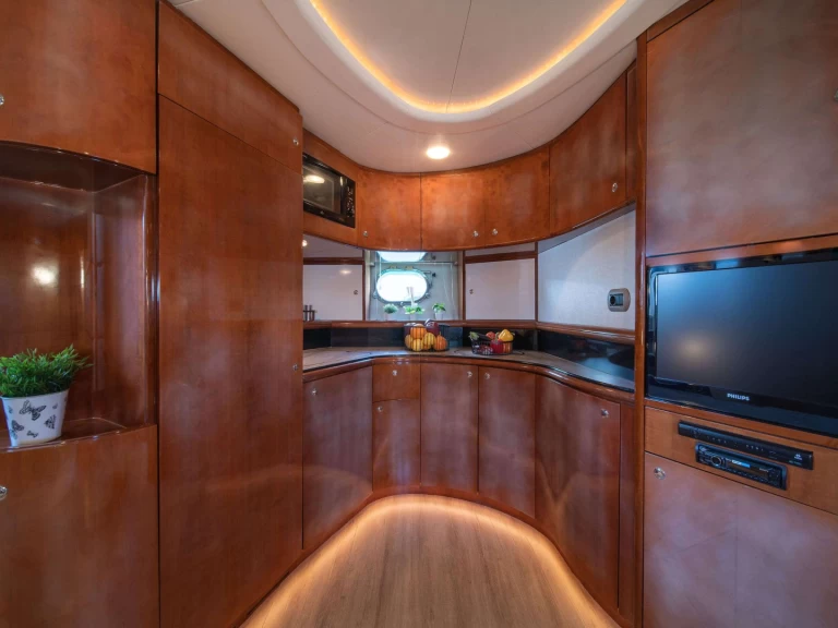 Luxury Yacht to hire Athens at the best price