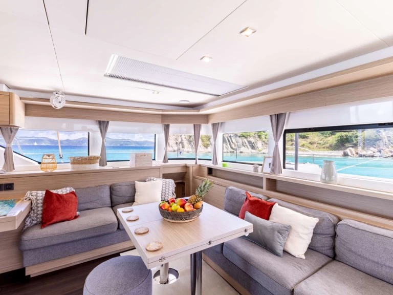 Yacht hire Athens cheap VALINOR - Summer