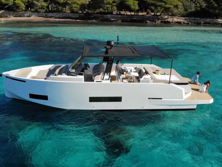 Hire Luxury Yacht with or without skipper De Antonio Alimos