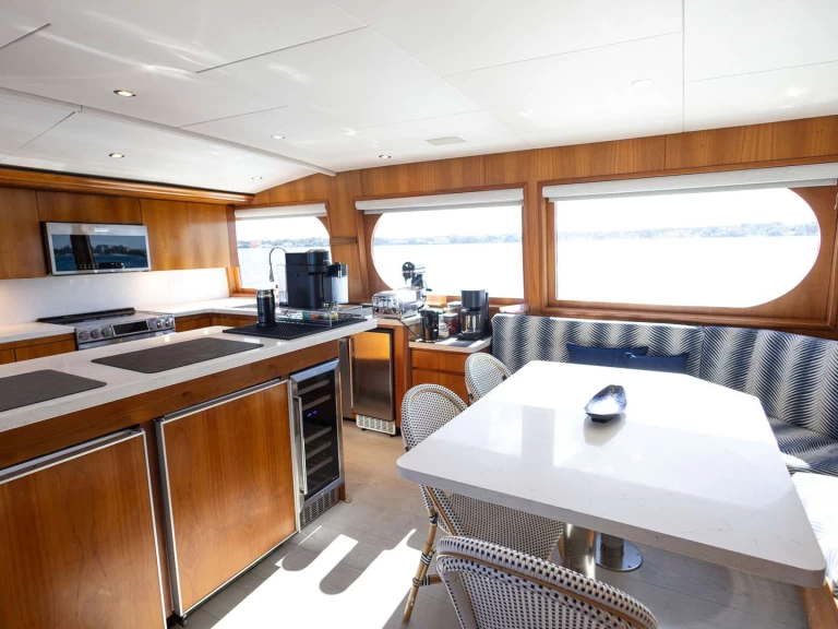 Hire Luxury Yacht Broward with a boat licence