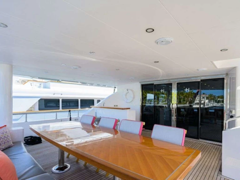 Luxury Yacht to hire Turks and Caicos Islands at the best price
