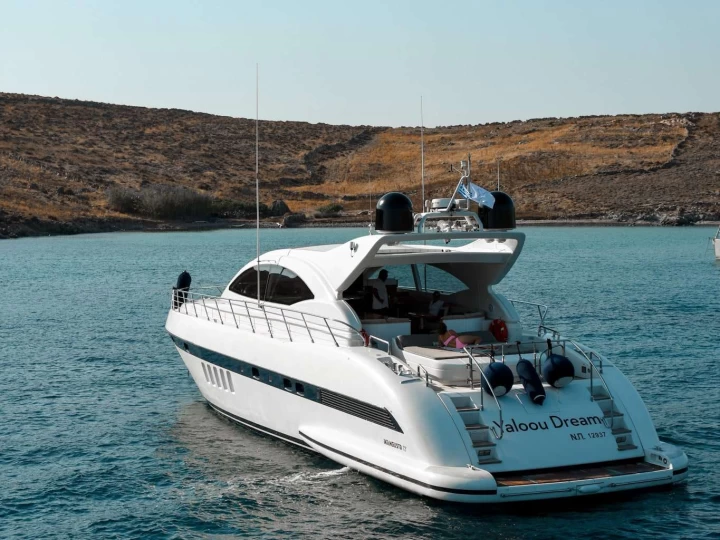 Hire Luxury Yacht Mangusta with a boat licence