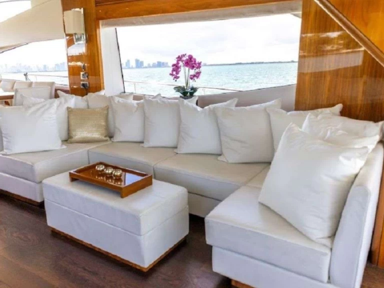 Luxury Yacht hire in Miami Beach - Sunseeker Asha