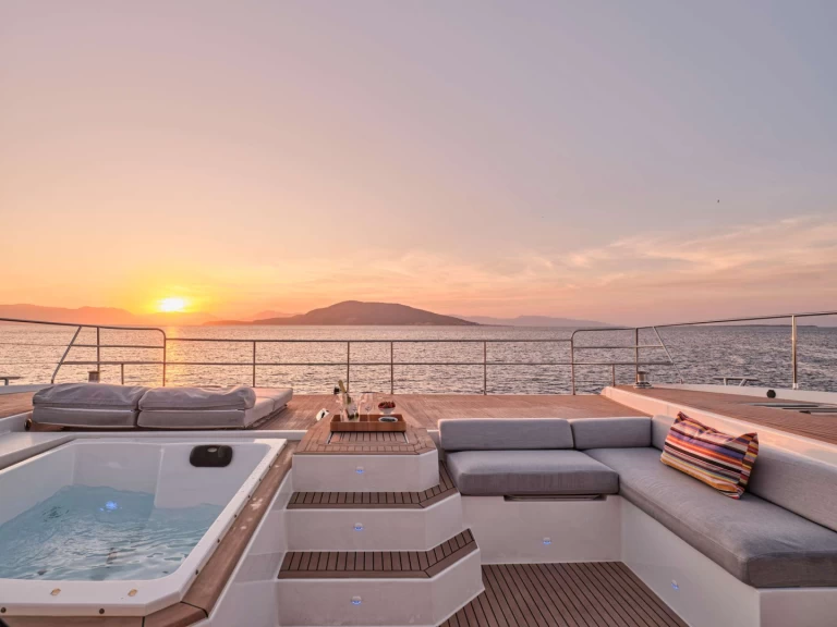 Hire Luxury Yacht Fountaine Pajot with a boat licence