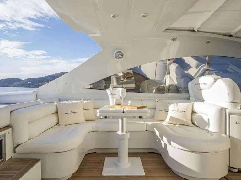 Hire Luxury Yacht with or without skipper Pershing Alimos
