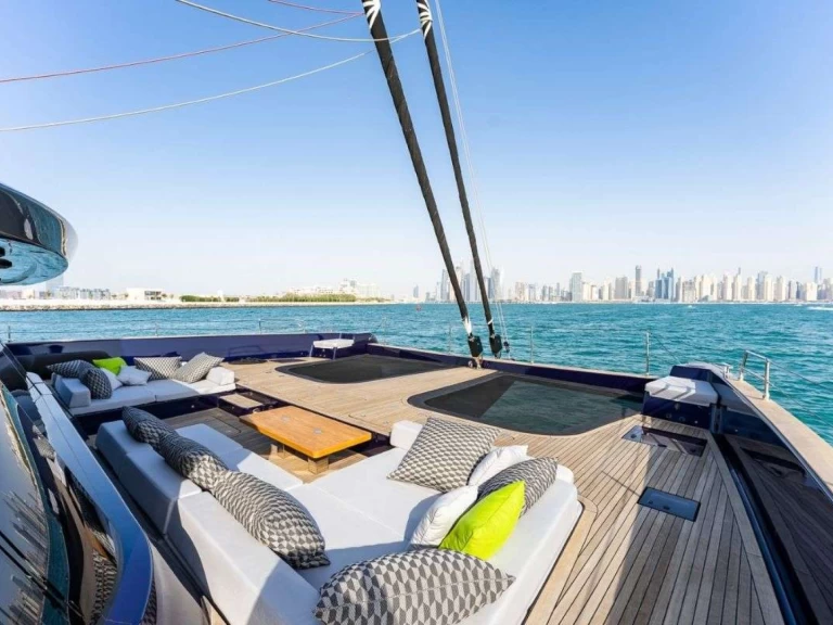 Hire Luxury Yacht Sunreef with a boat licence