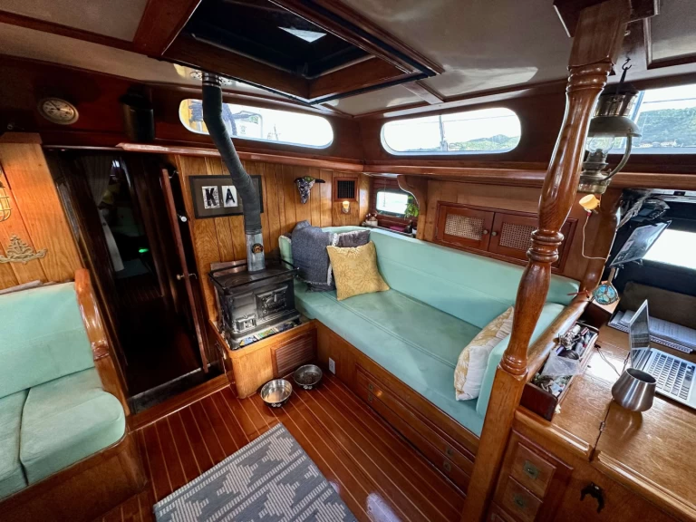 Yacht hire Newport cheap KAI