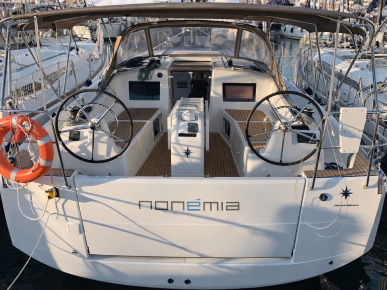 Charter a Jeanneau Sun Odyssey 410 in Nettuno on Samboat