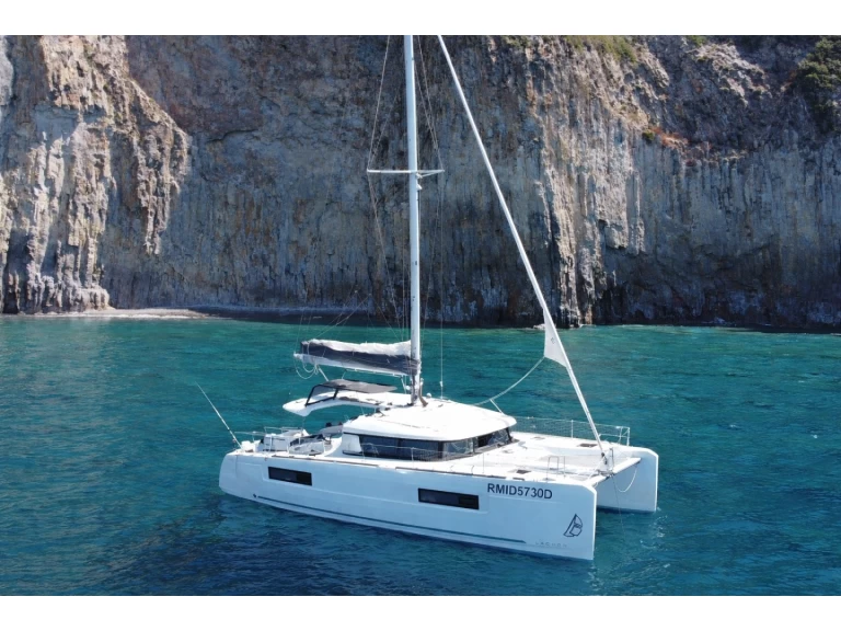 Hire a Lagoon Lagoon 40 Nettuno