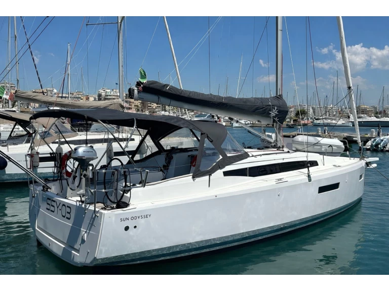 Sailboat hire in Nettuno - Jeanneau Sun Odyssey 380