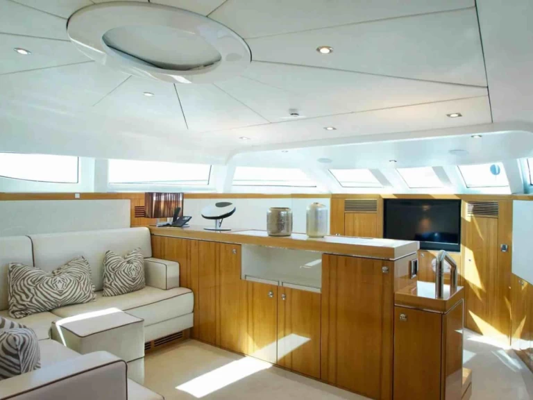 Luxury Yacht to hire Saint-Tropez at the best price