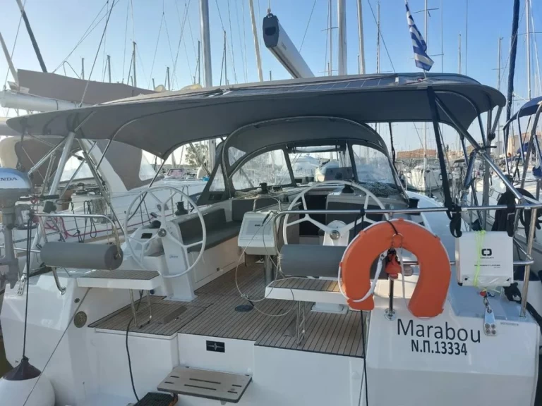 Hire a Bavaria Bavaria C42 Lefkáda