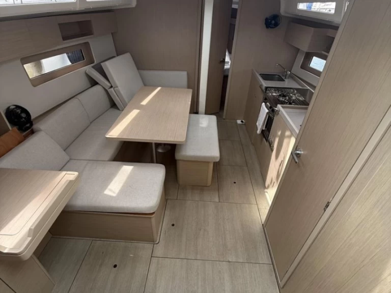 Sailboat to hire Lefkáda at the best price