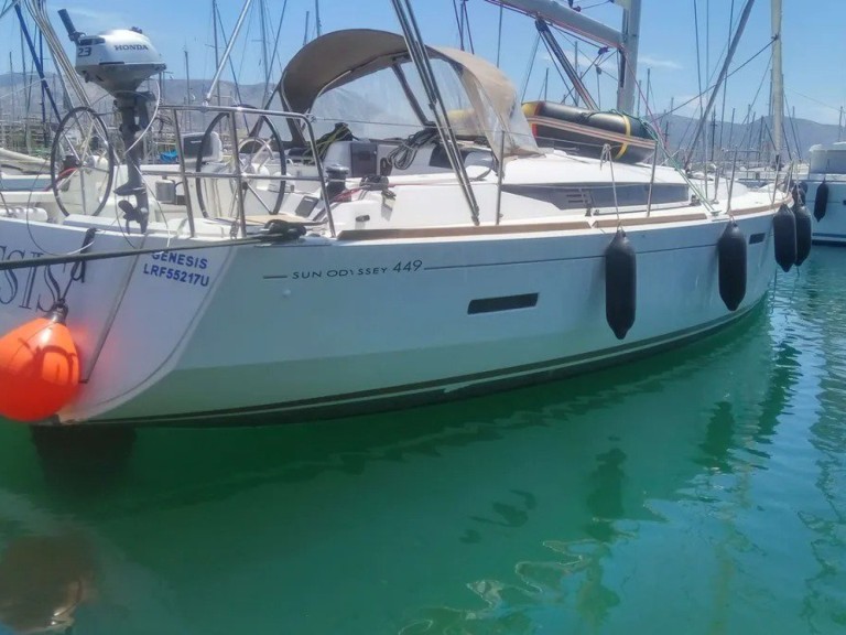 Hire Sailboat Jeanneau with a boat licence