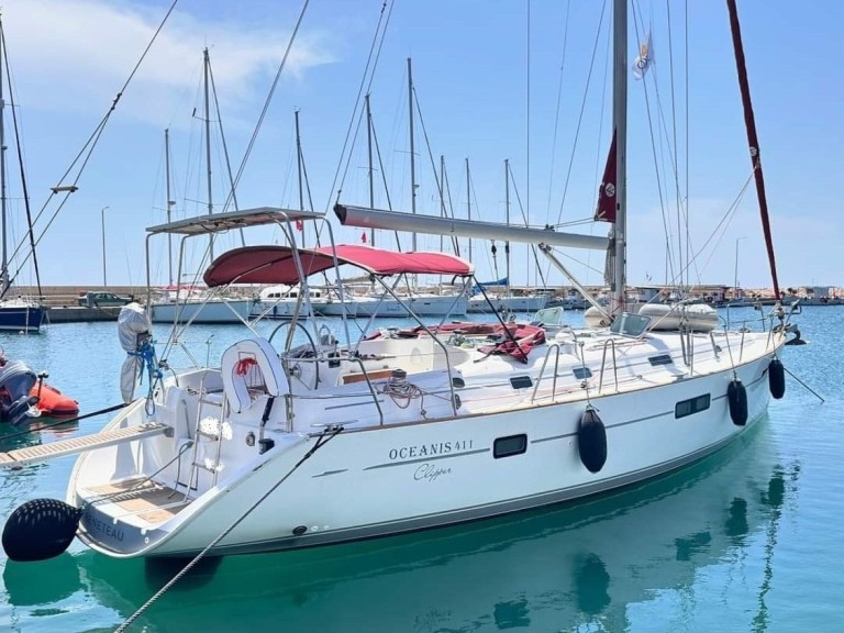 Hire a Bénéteau Oceanis 411 Clipper Lefkáda