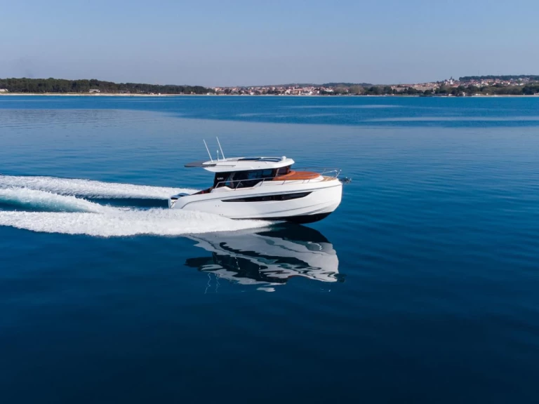 Motorboat to hire Pula at the best price